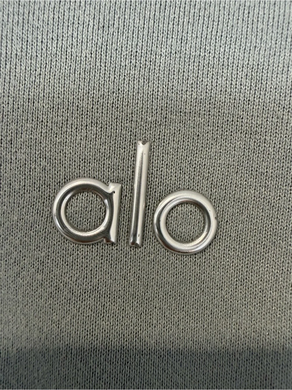 Auth. ✅ RARE ALO Yoga Accolade Crewneck Pullover in “Cosmic Grey” Size Large 🩶💚💙